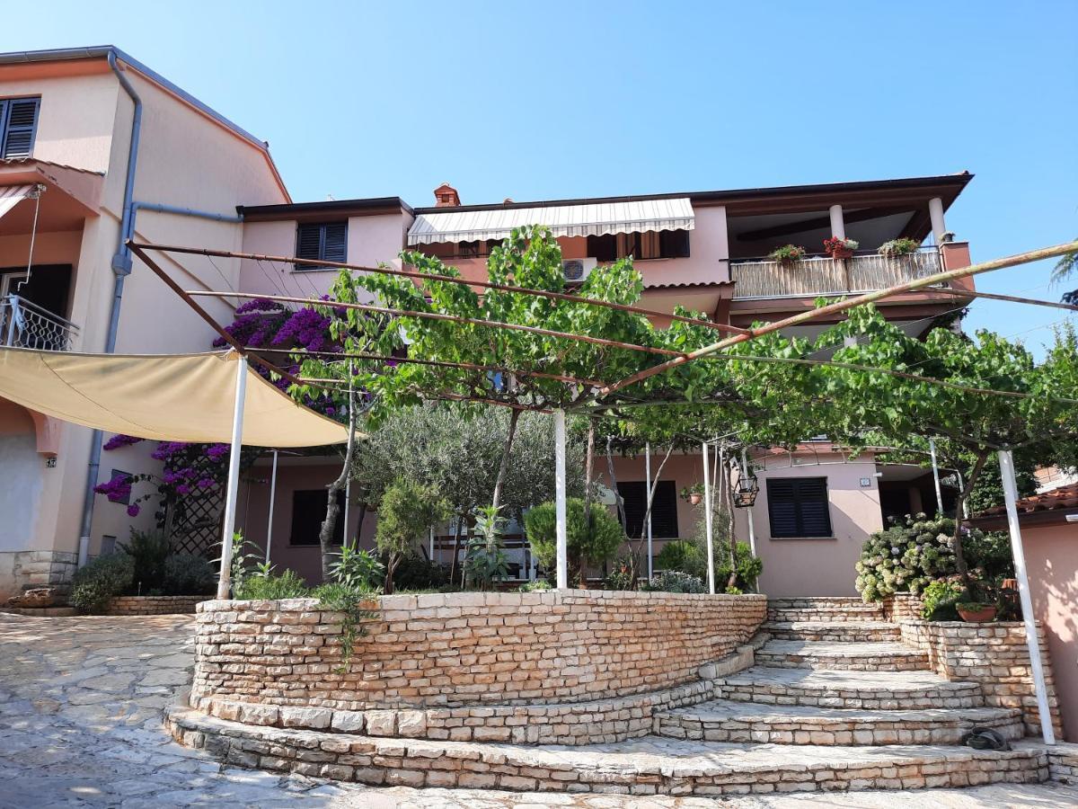 Apartment Nino In Pula Exterior foto