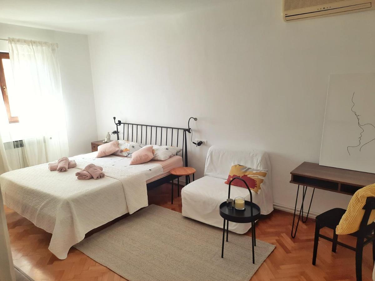 Apartment Nino In Pula Exterior foto